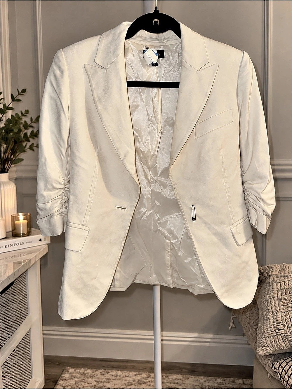 bebe White Ruched Sleeve Blazer Size 2